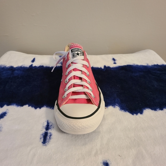 Converse Pink Chuck Taylor's - Picture 4 of 12